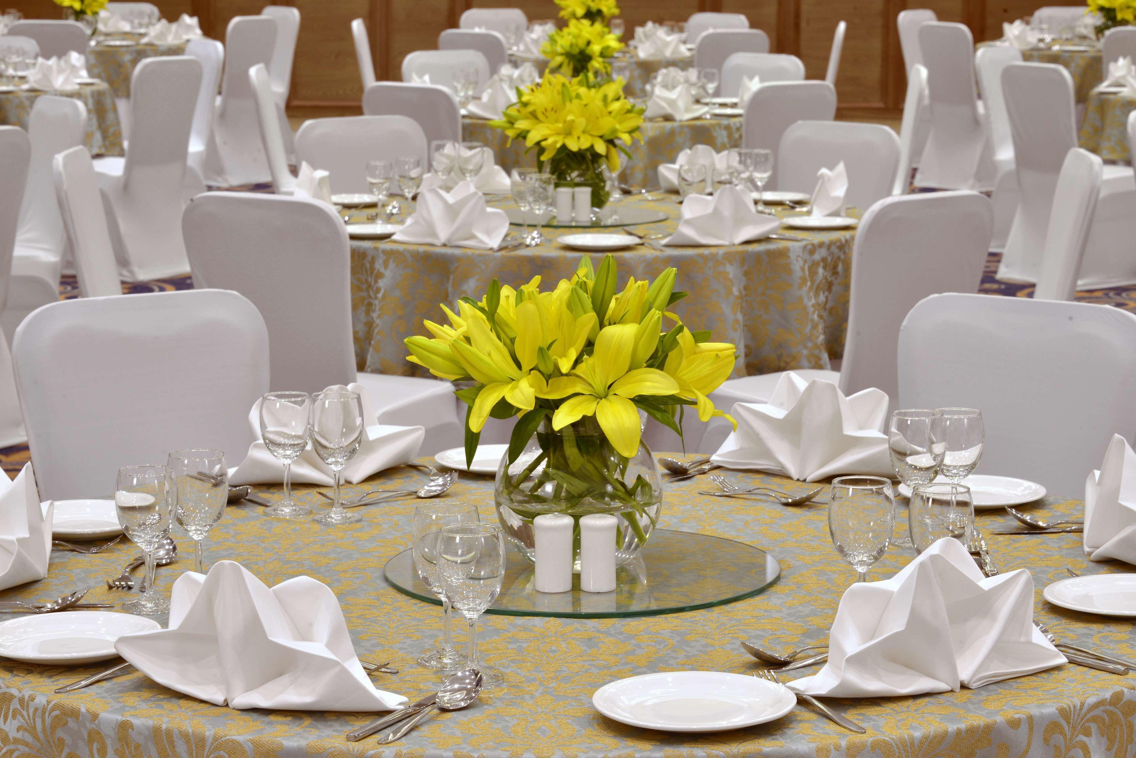 Radisson Chandigarh Zirakpur Eksteriør billede A table set for a formal dinner