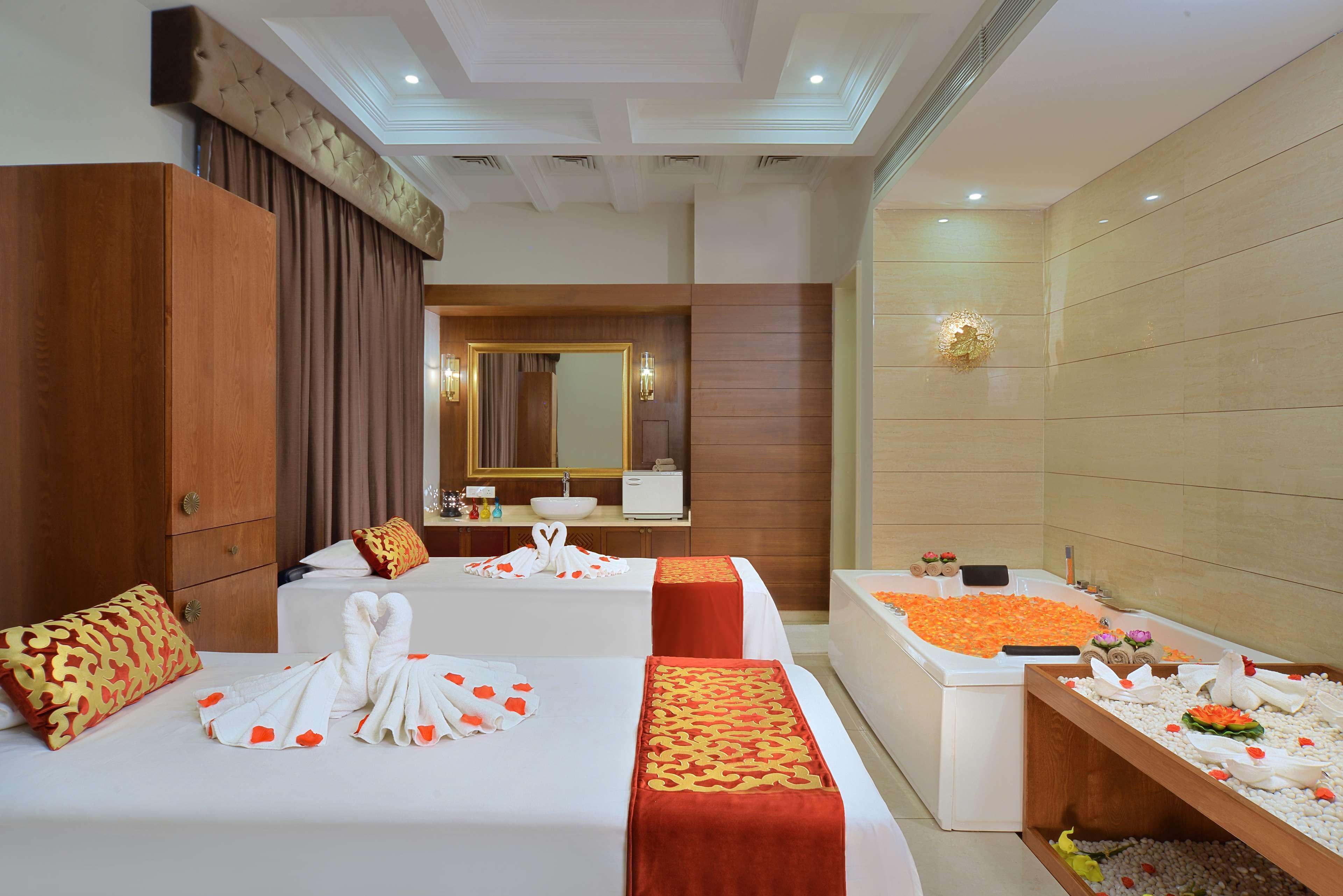 Radisson Chandigarh Zirakpur Eksteriør billede Spa at the Taj Bengal